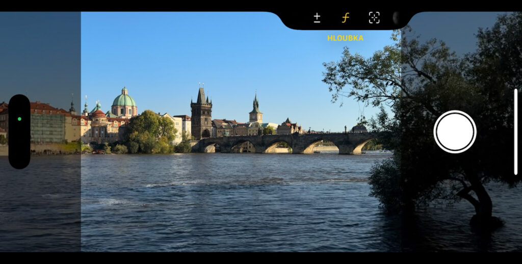 iPhone 16 Pro a nové ovládání foťáku Camera Control - Karlův most v Praze